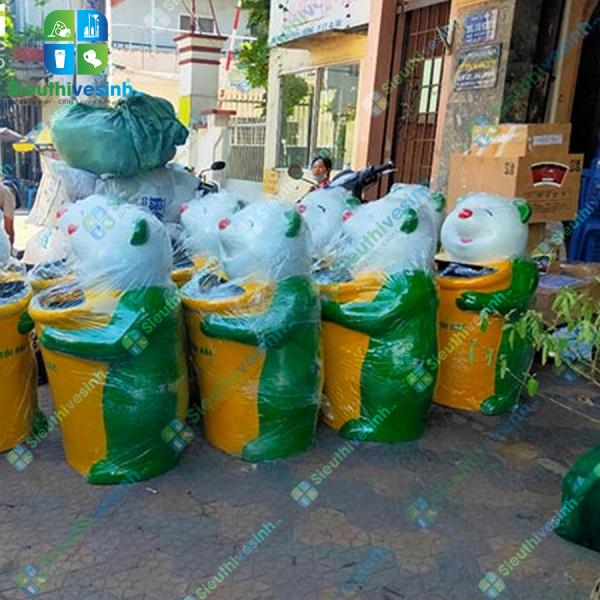 Thùng rác Gấu Trúc